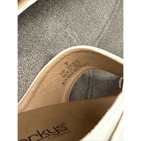 New Corkys Top Secret Wedge Sandals Size 7 White Slip On Adjustable Buckle - Picture 9 of 11